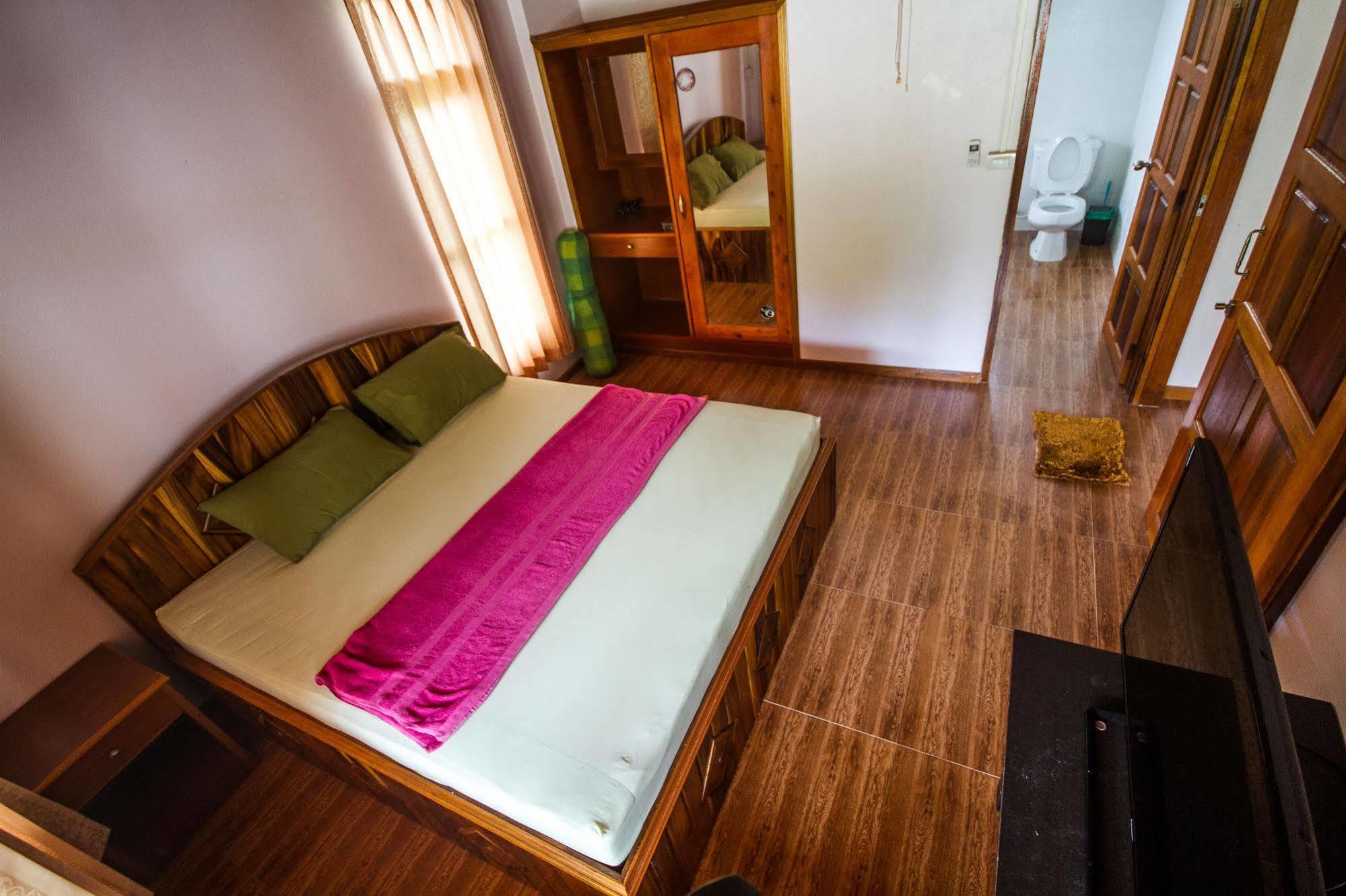Bor Hin Resort Baan Tai Exteriör bild