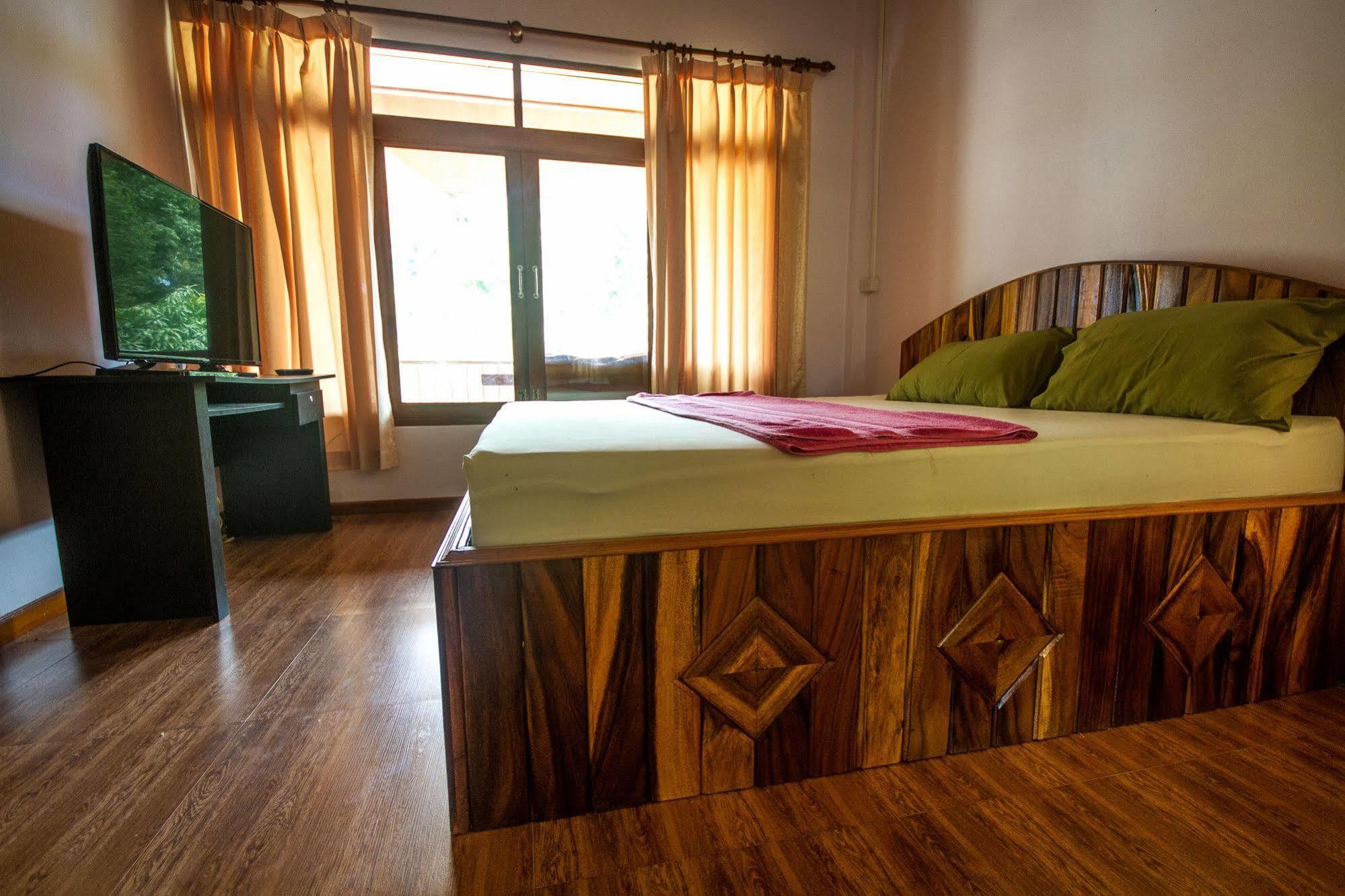 Bor Hin Resort Baan Tai Exteriör bild