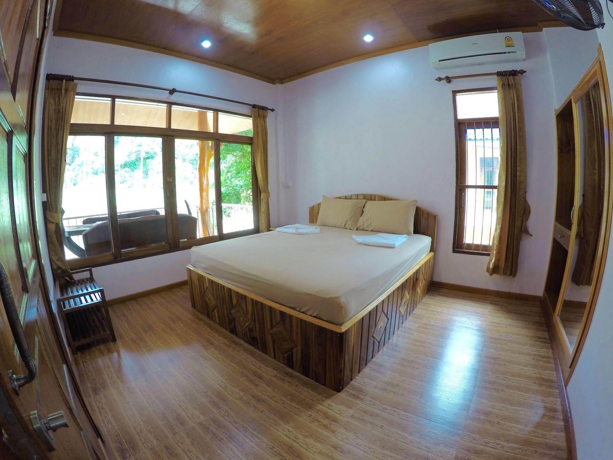 Bor Hin Resort Baan Tai Exteriör bild